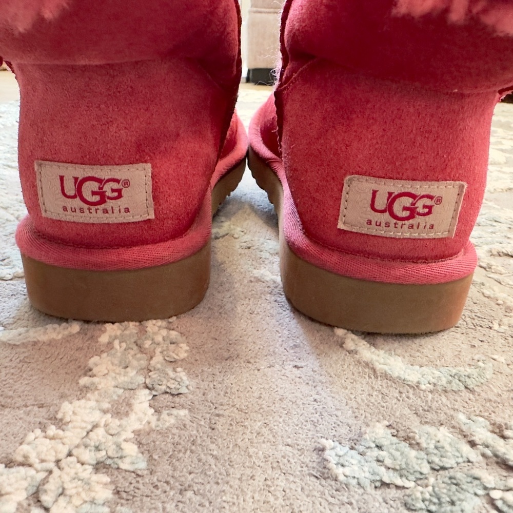 Pink Uggs​ - Picture 4 of 6